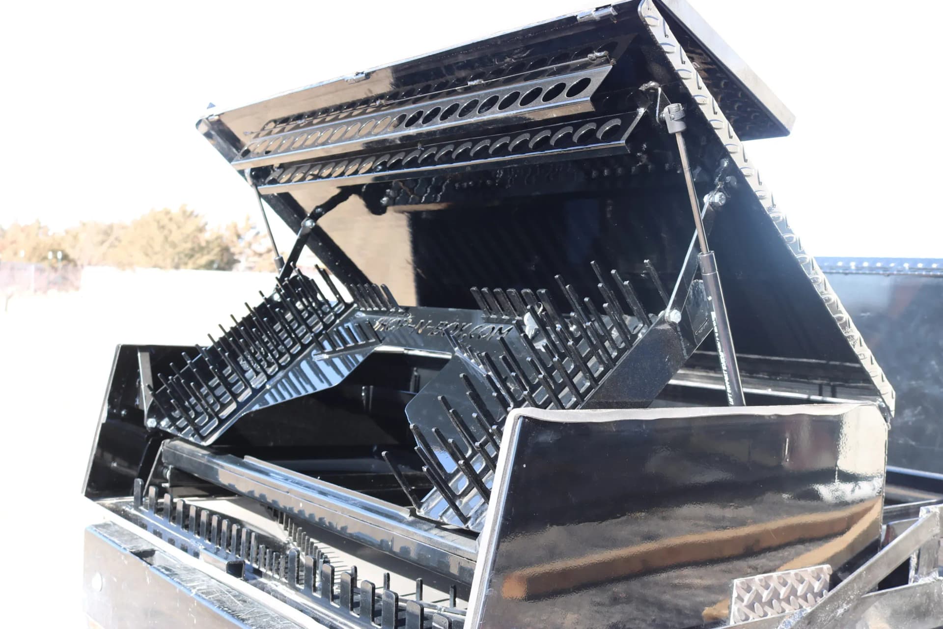 Shop-N-Box™ JP Elite 40 truck toolbox key features showing roll-out tray and diamond-plate top